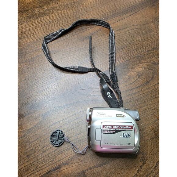 JVC Digital Video Camera GR-D395U 32X Optical Zoom Mini DV Wide Mode Silver W/ S - Picture 3 of 16